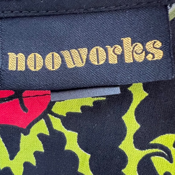 Nooworks Roses Boxy Top - Picture 6 of 7